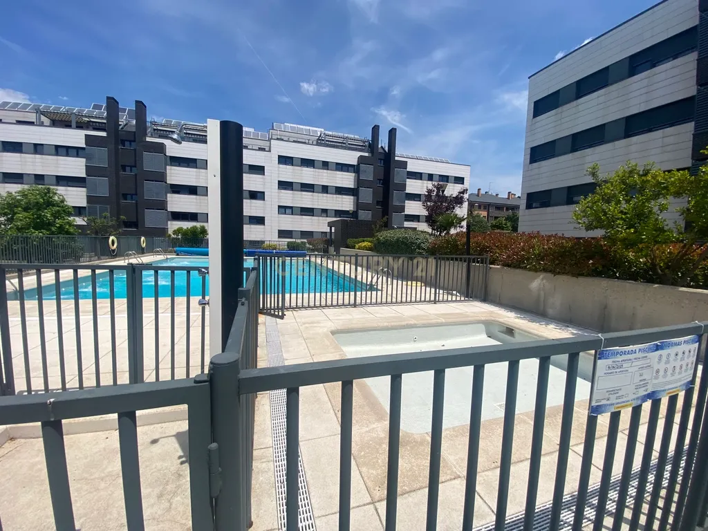 Luxuoso Apartamento com Vista Panorâmica em Madrid - Image 25