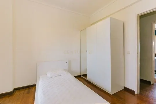 Apartamento T5 com Vista Deslumbrante sobre o Tejo – Olivais - Image 17