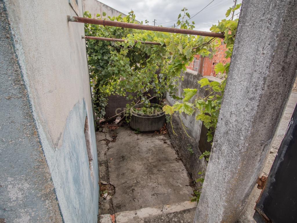 Moradia para recuperar com 250 m² em Vila Verde – Figueira da Foz - Image 6