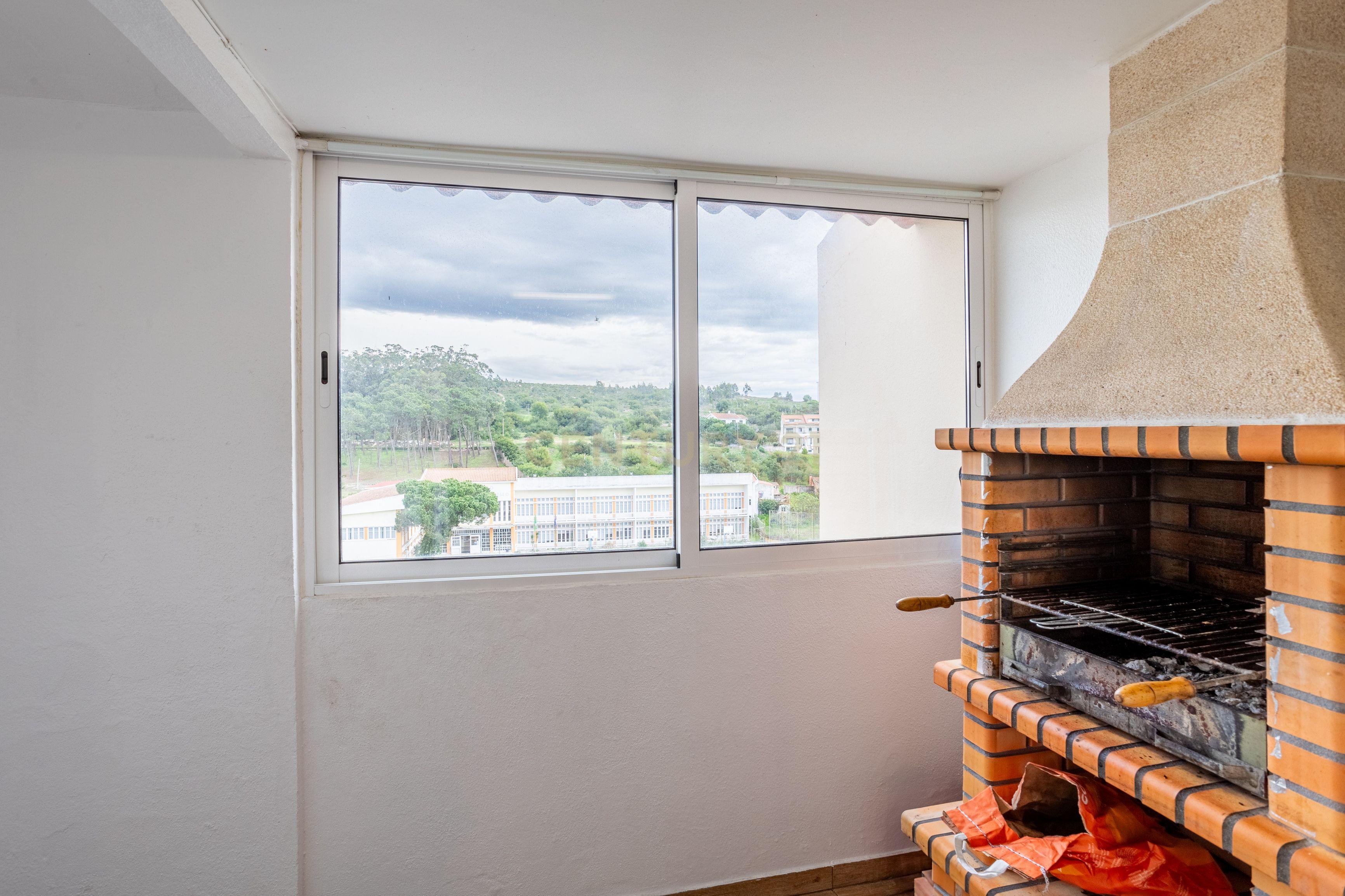Apartamento T2 na Nazaré - Totalmente Remodelado com Vista Mar - Image 26