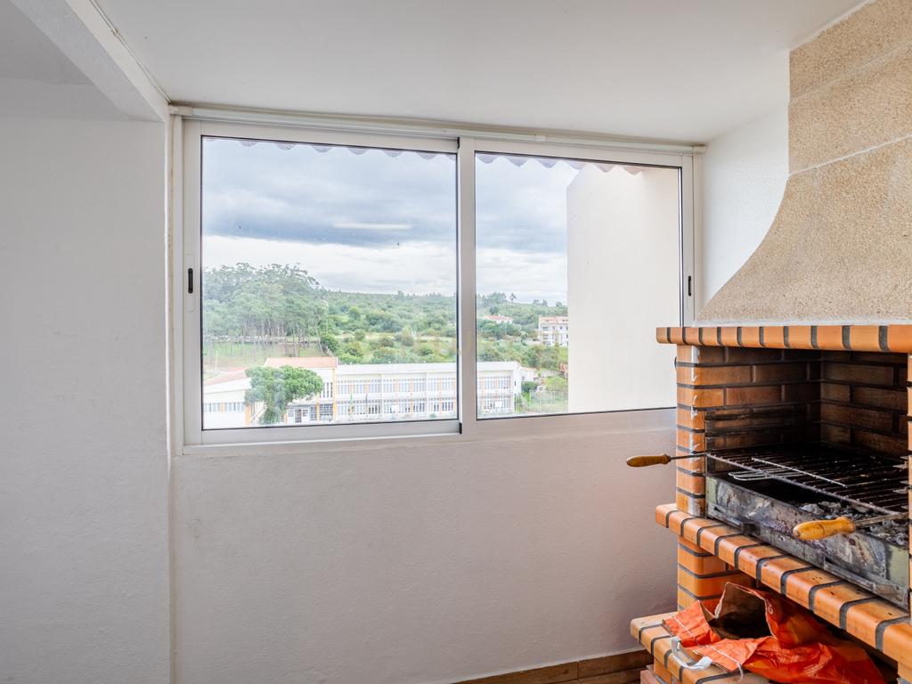 Apartamento T2 na Nazaré - Totalmente Remodelado com Vista Mar - Image 26