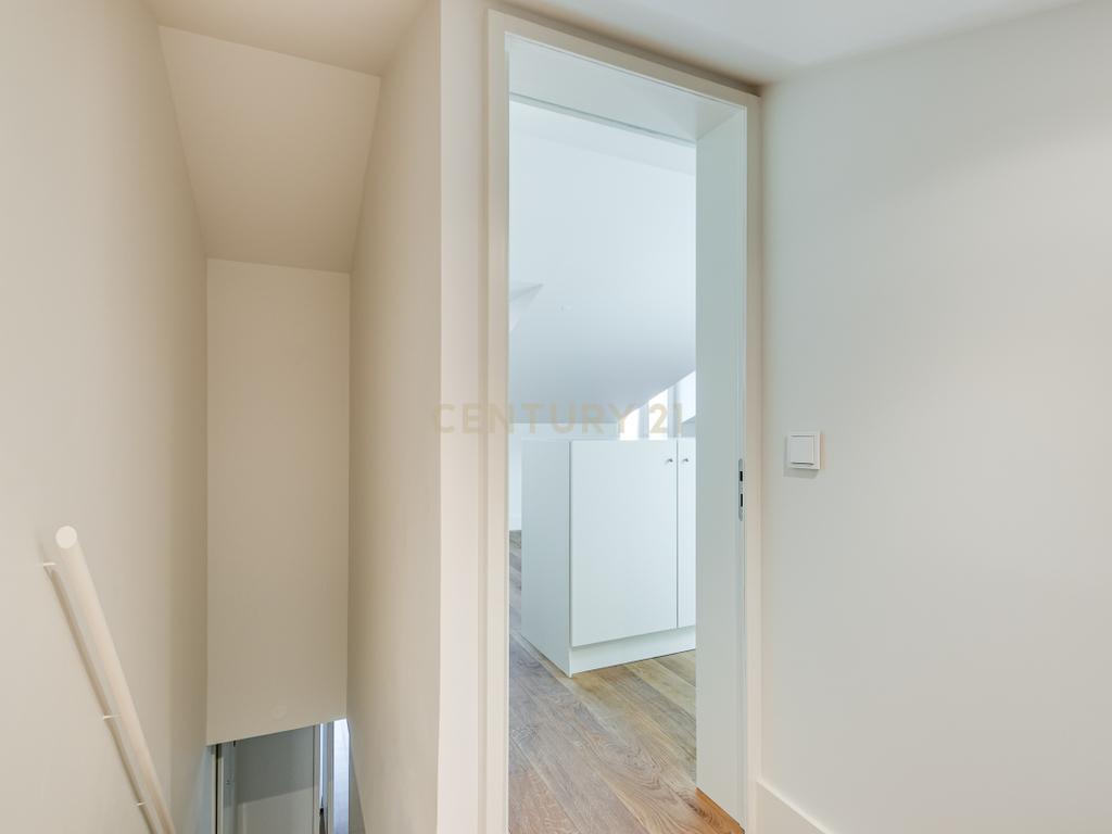 Apartamento T2+1 inserido no emblemático Edifício "Alegria 25". - Image 32