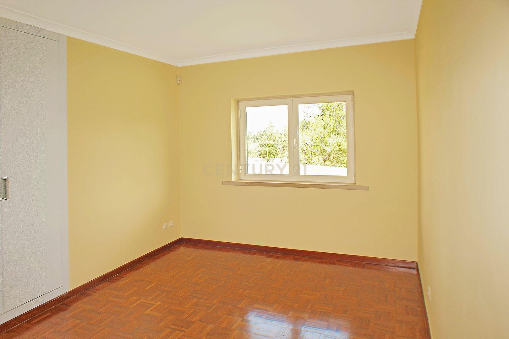 MORADIA TERREA T4+2 | PISCINA | TERRENO 2.000 m2 | CASCAIS | JARDIM | GARAGEM - Image 30