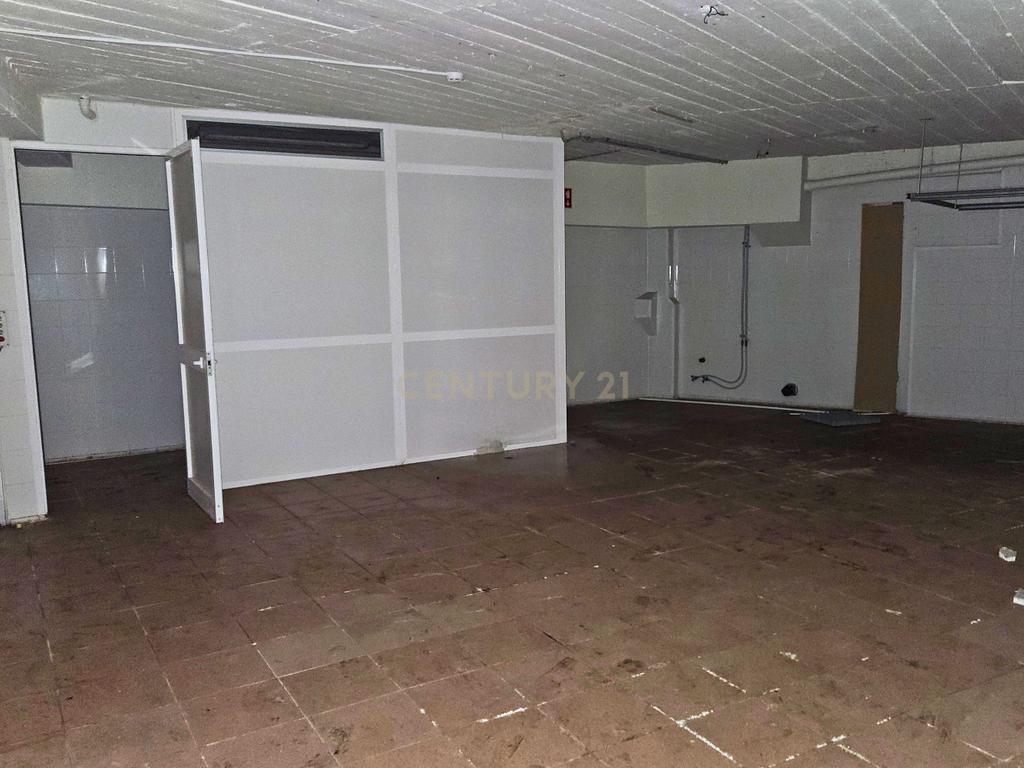 Loja Algés com 330 m2 - Image 23