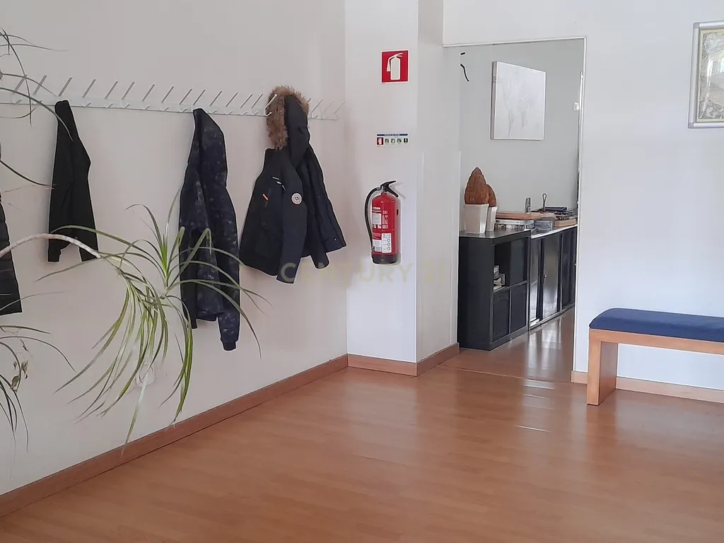 Grandioso Centro de Estudos em pleno funcionamento com diversos serviços no concelho de Matosinhos, Porto - Image 7