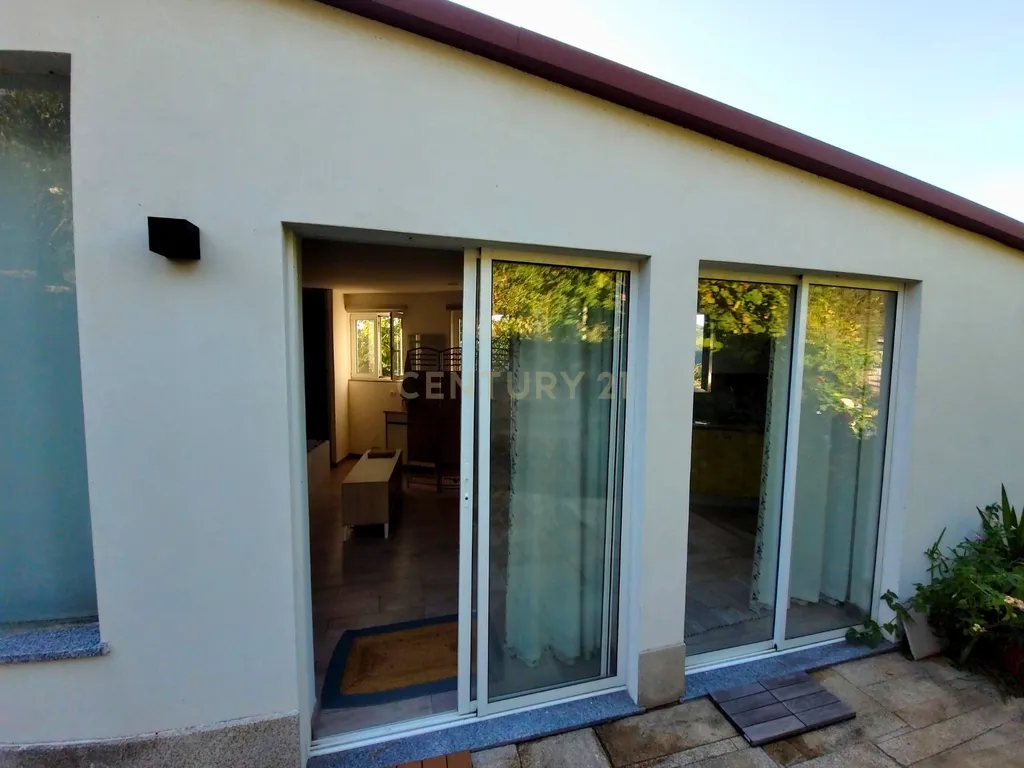 Propriedade com moradia T3 e piscina, Macieira de Cambra - Image 27