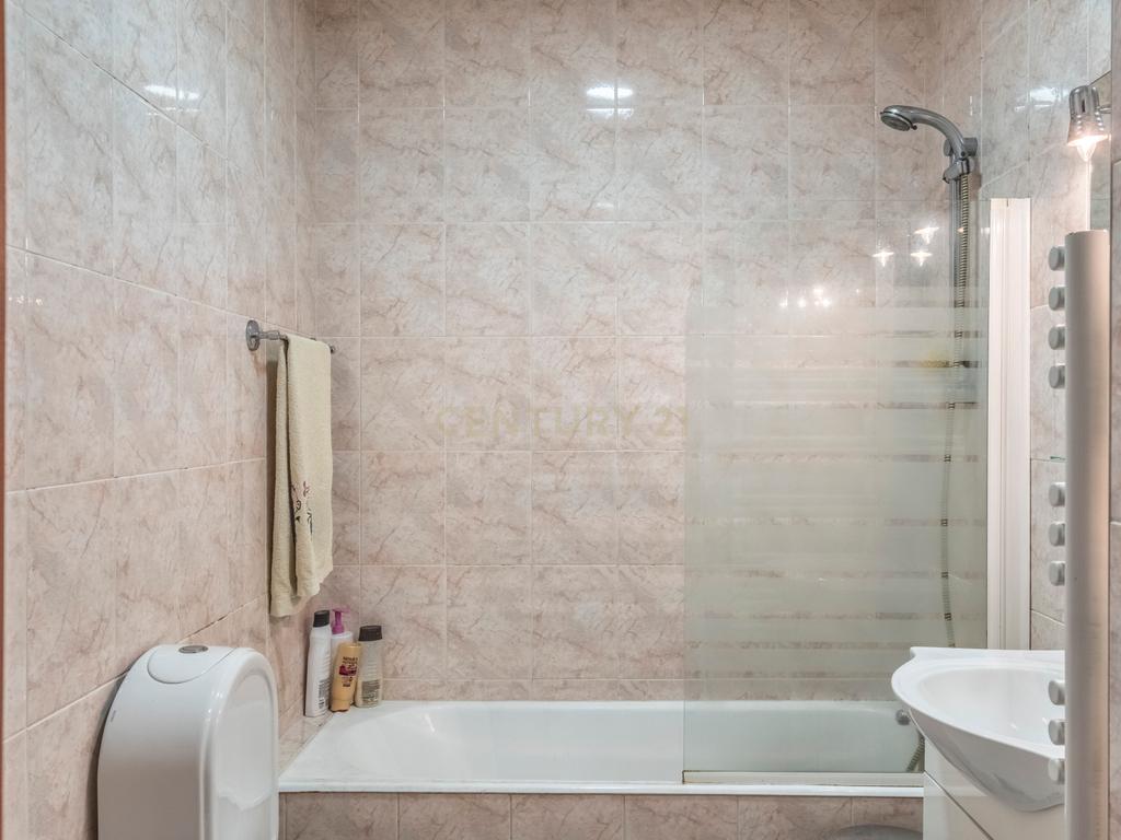 Apartamento T2 de excelentes áreas em Serzedo - Image 27