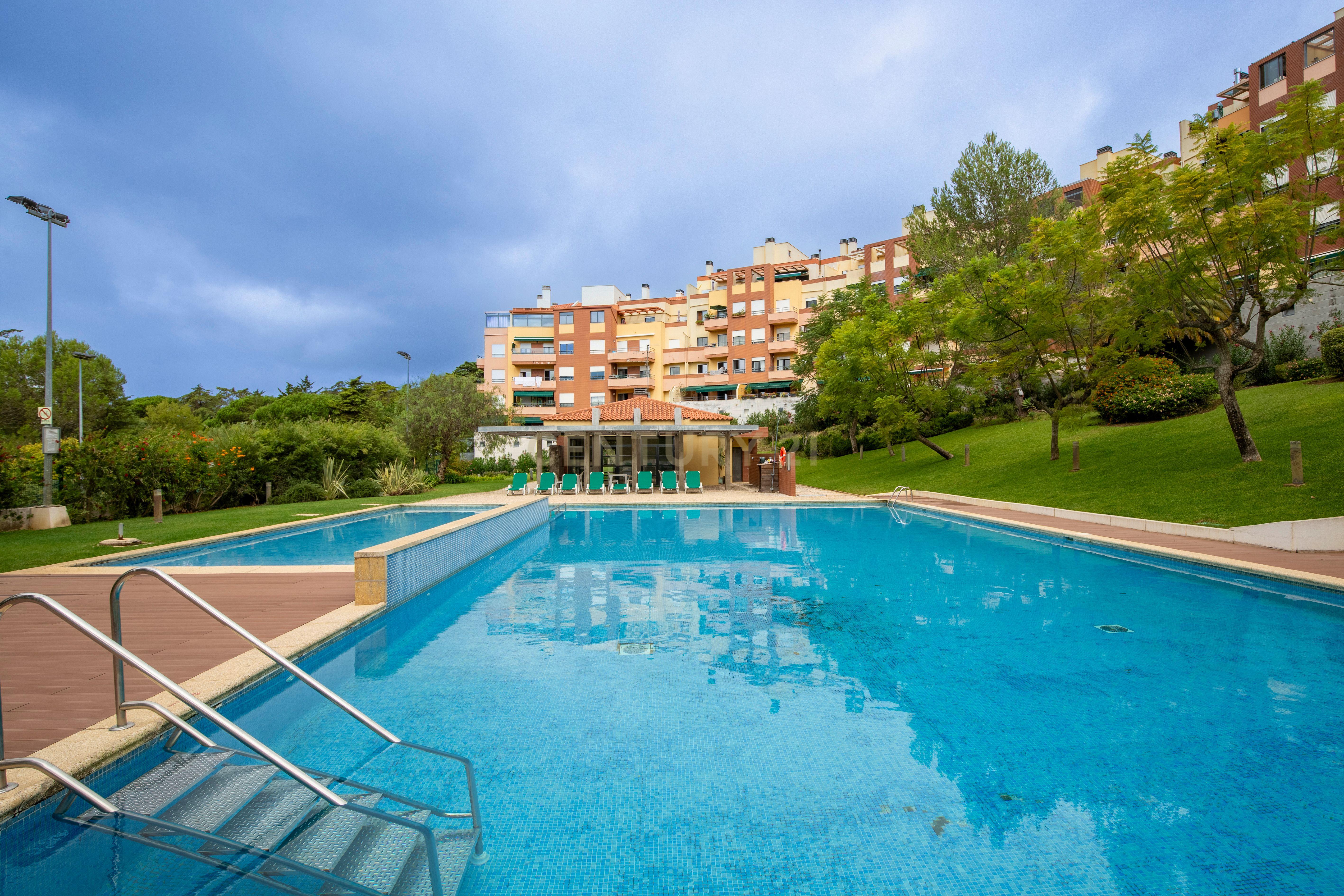 Apartamento T3 Remodelado na Exclusiva Quinta da Graciosa, Estoril - Image 1