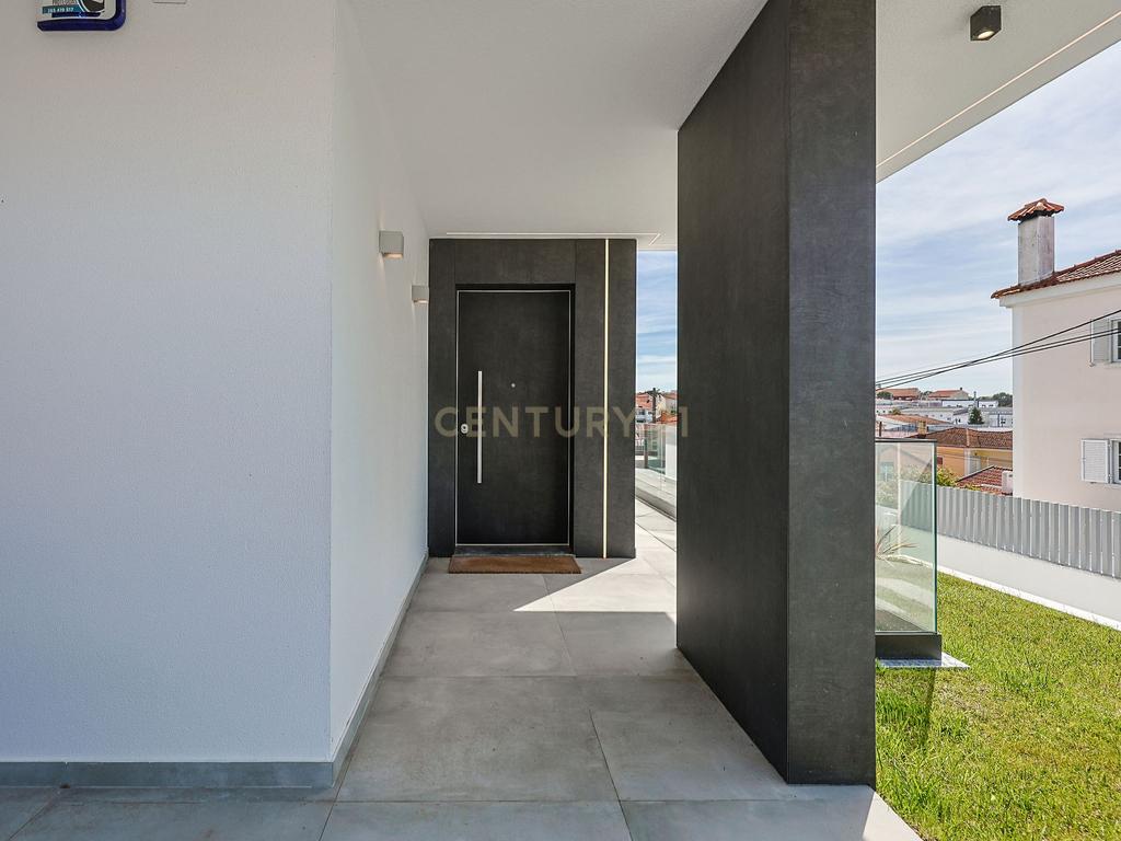 Moradia T5 com Piscina e Domótica - Nova Construção na Charneca da Caparica - Image 42