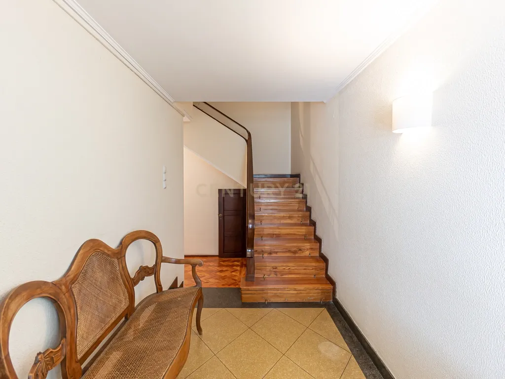 Andar Moradia T5 – Antas, Avenida Fernão de Magalhães – Porto - Image 6