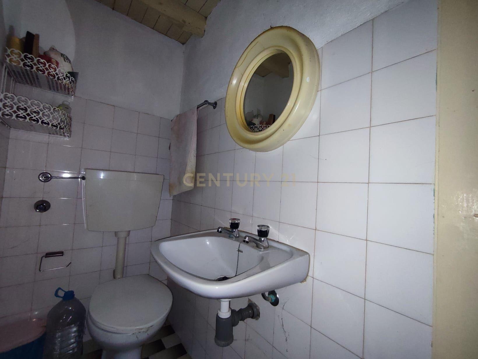 Moradia T2, com anexo em pedra, Tinalhas, Castelo Branco - Image 12