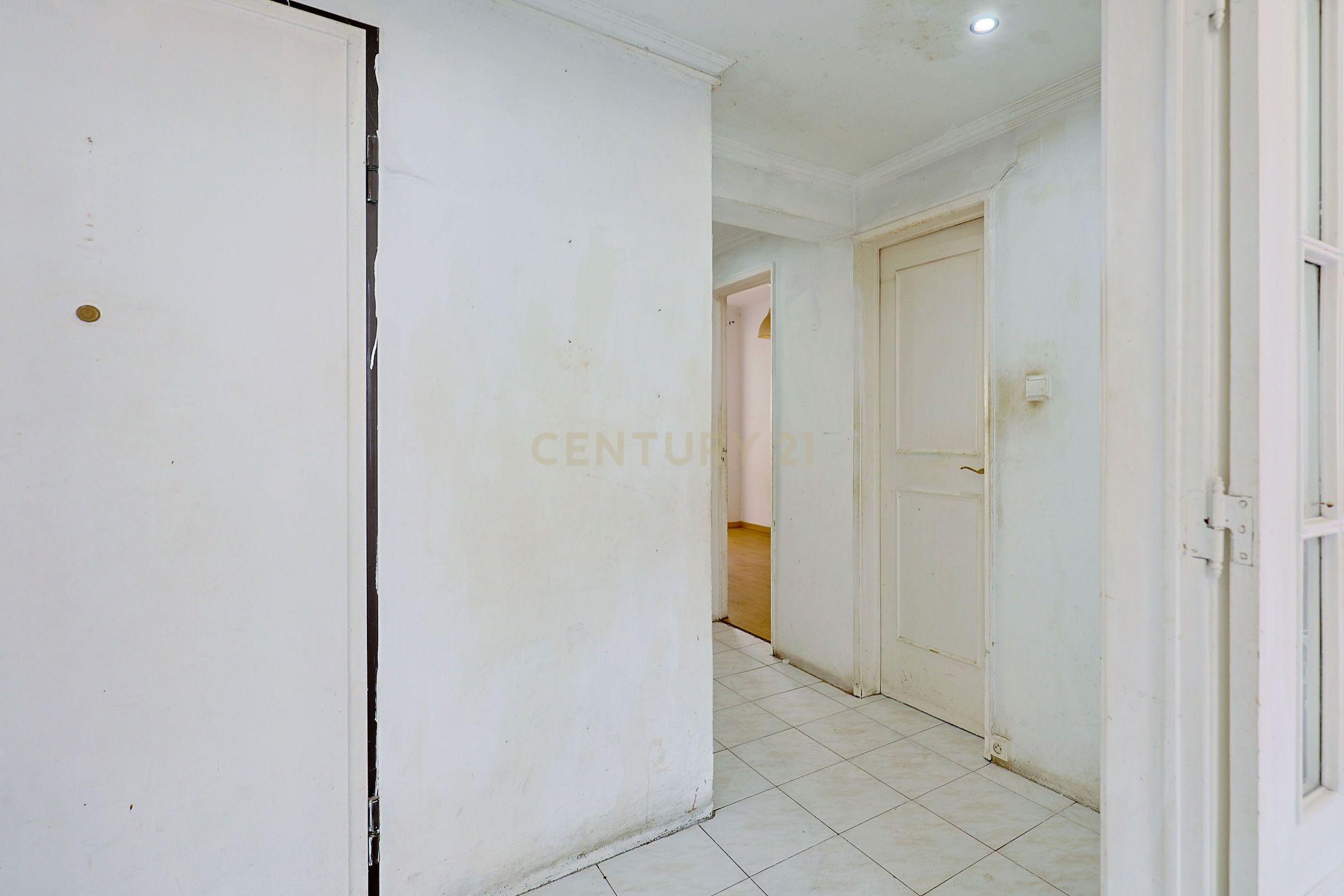 Fotografia 12 de Apartamento T2, com Varanda e Terraço, Centro da Costa de Caparica.