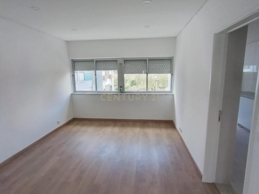 T2 Totalmente Renovado | Santa Iria da Azóia | 265.000 € - Image 3