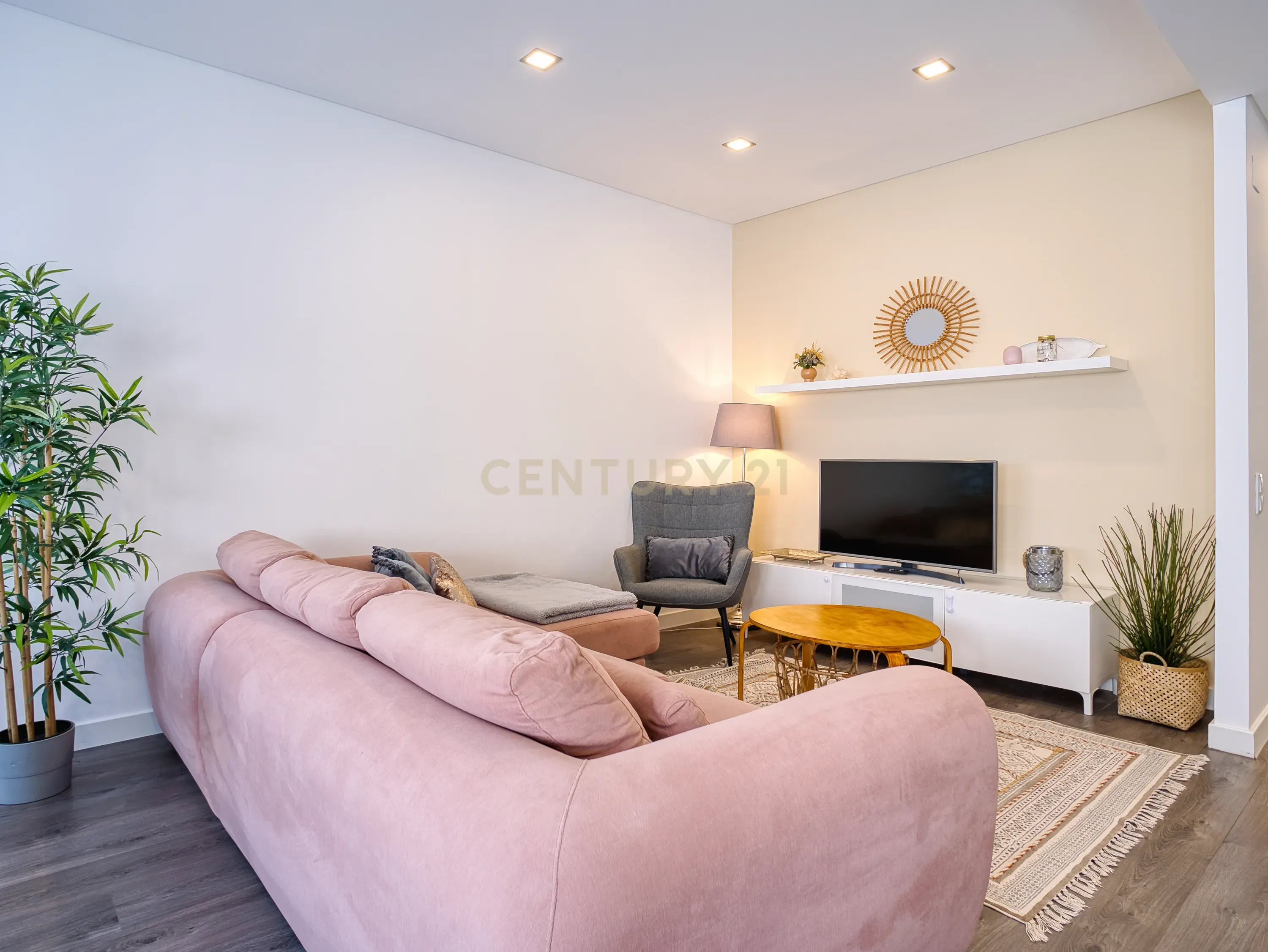 Apartamento Moderno T2 em Nazaré - Perto da Praia e Serviços - Image 8