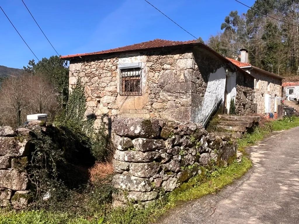 Ruína com projecto aprovado em Gondar -Vila Nova de Cerveira - Image 8