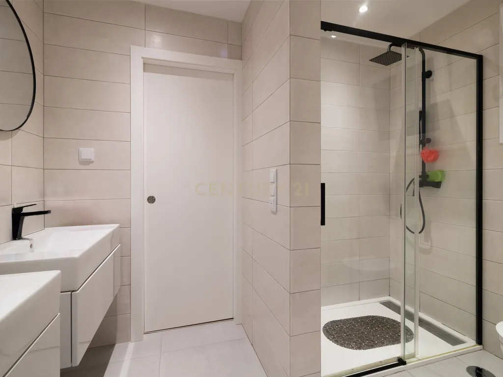 Moderna Moradia T3 em Caneças com Piscina - Image 30