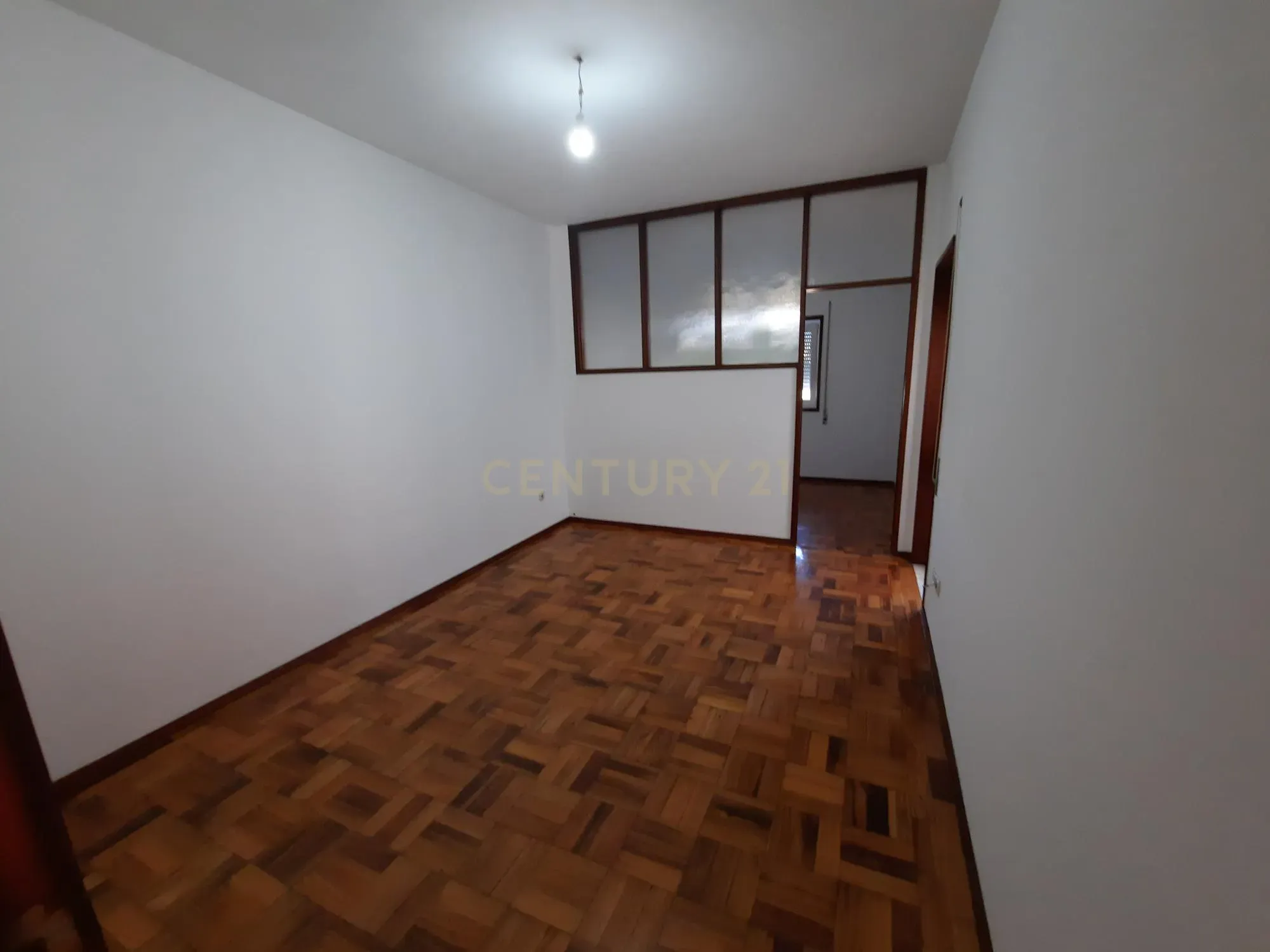 Arrendamento T2 com Terraço e Vistas Panorâmicas em Lordelo do Ouro – Porto - Image 12
