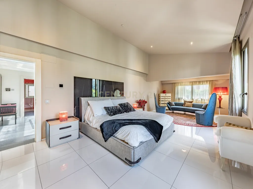 Villa de Design em Segunda Linha de Mar em Sitges com Mobiliário de Marcas de Luxo - Image 40