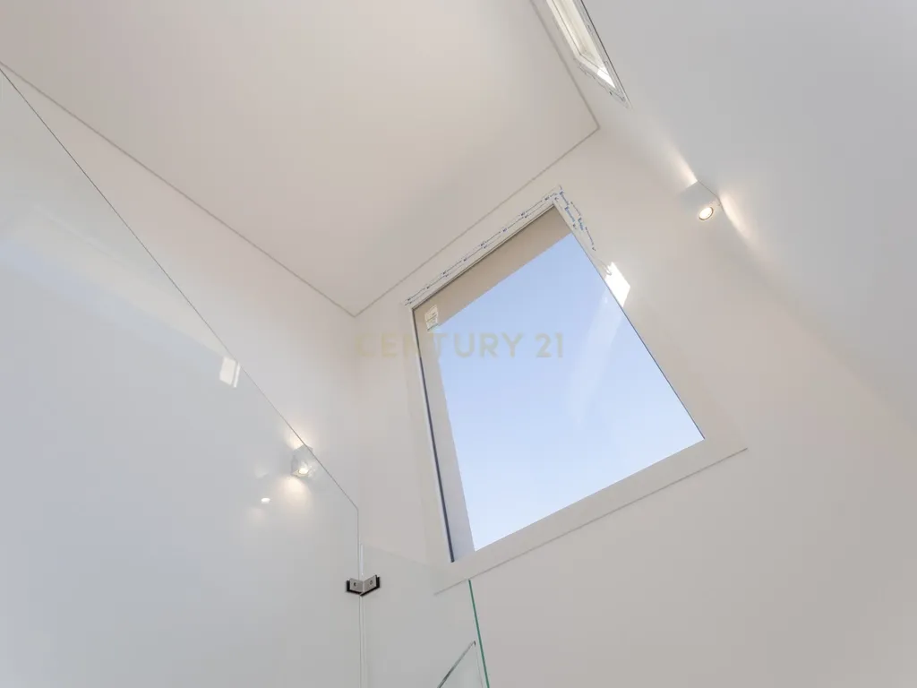 Carisma e boas áreas na sua Moradia Nova T4 Suites!!! no Pinhal do General - Image 44