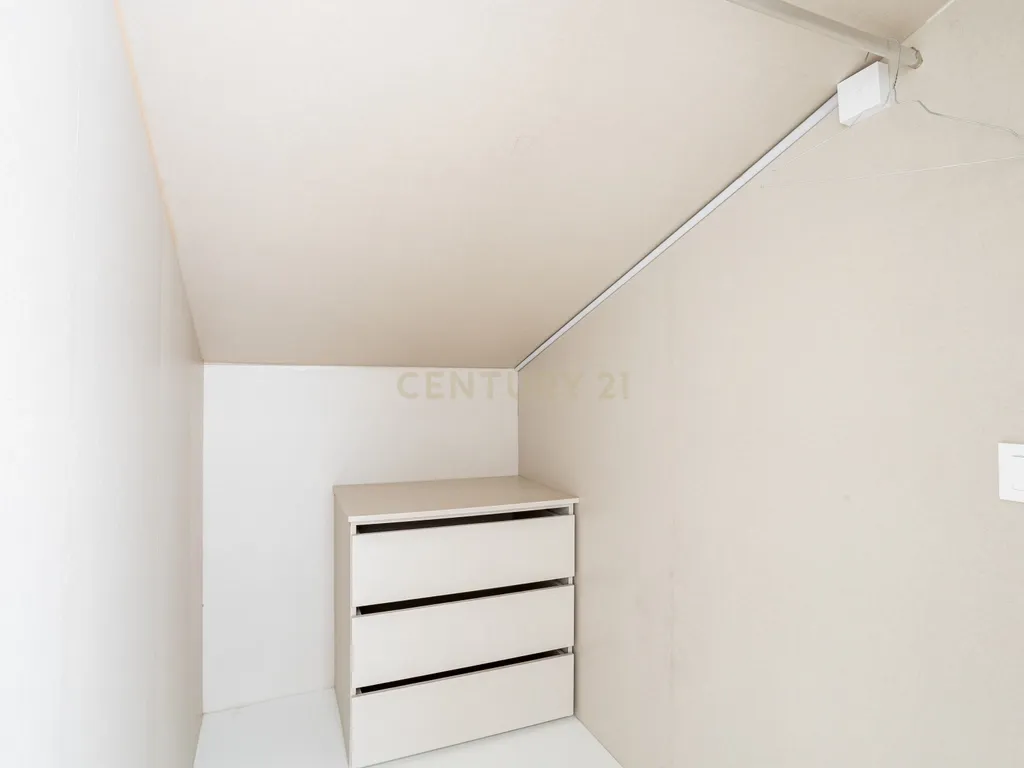 Duplex T3 para Venda, em Campolide – Pé-Direito Duplo, Terraço e Classe Energética A | 940.000 € - Image 24