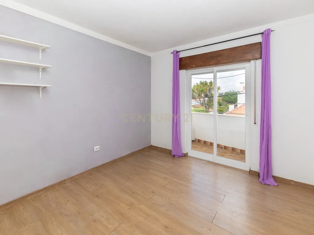 Moradia T3 na Quinta do Anjo com Vista Panorâmica e Garagem - Image 45