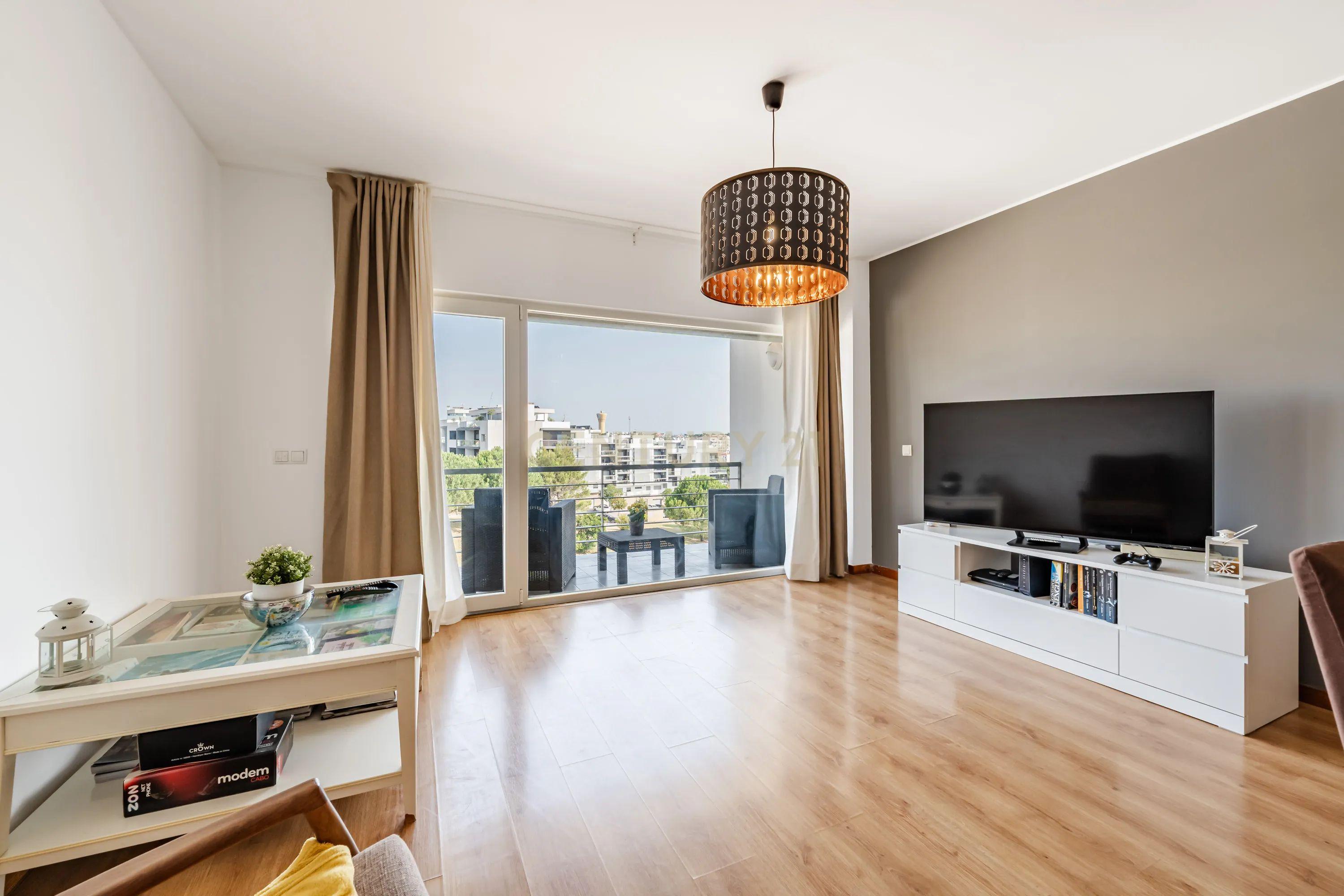 Fotografia 8 de T3 Exclusivo com 161 m², Vista Mar e Potencial para Duplex | Quinta de Santa Teresa