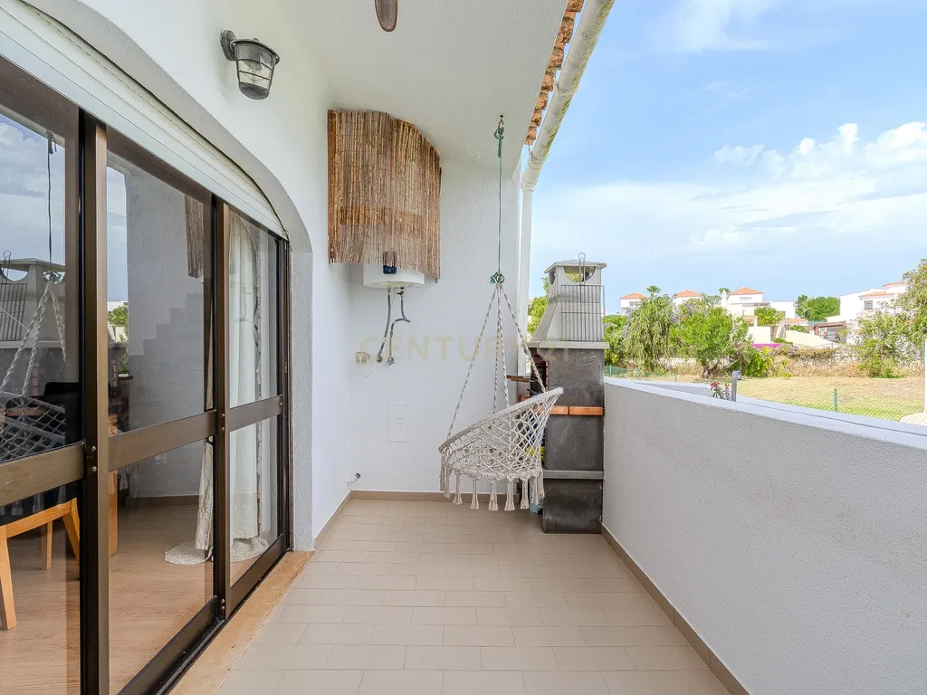 Apartamento T2 de 105m2 com Varanda e Vista Campo – Páteo, Albufeira - Image 9