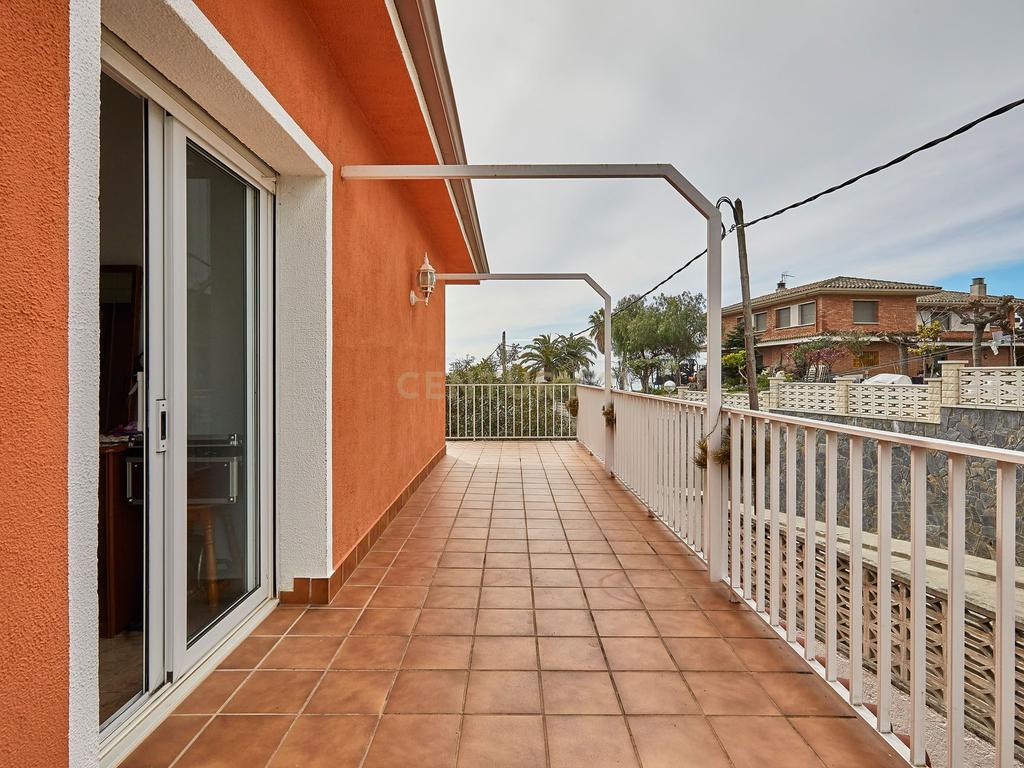 Moradia com vista para o mar e 3 habitações independentes em Canet de Mar - Image 65