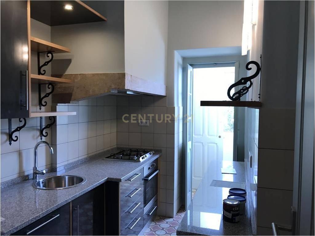 Apartamento T2+1 com Logradouro para Arrendar em Sete Rios - Image 3