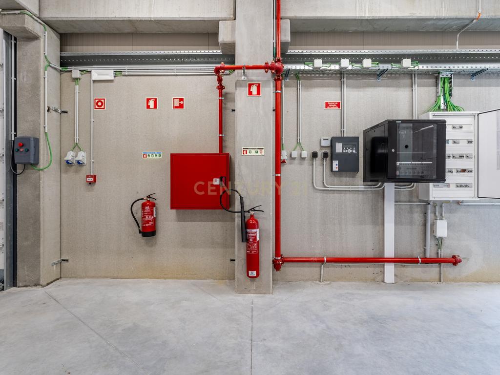 Armazém Industrial 300m² | Mezzanine, Logradouro e Acesso à A10 | Arruda dos Vinhos - Image 15