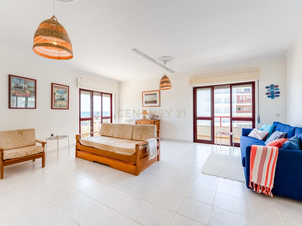 Apartamento T1 em Quarteira com Vista Mar e Perto da Praia - Image 2