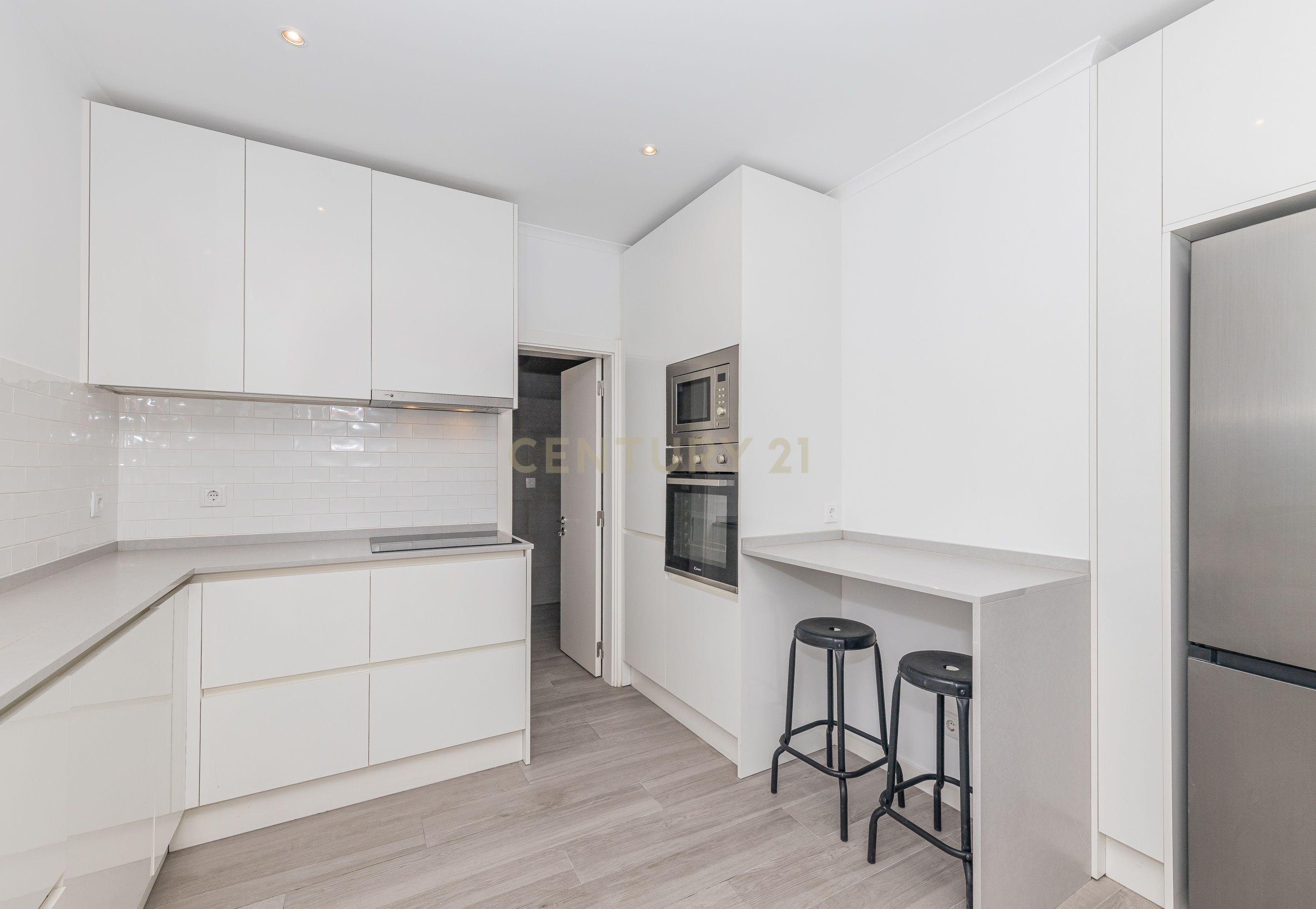 Fotografia 9 de Apartamento T3 em Paço de Arcos – Excelente Localização