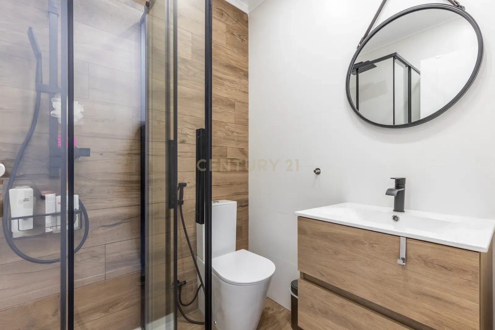 Apartamento T3 Totalmente Renovado com Excelente Localização em Lisboa - Image 12