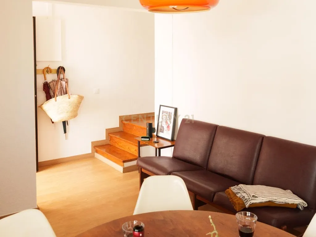 Espetacular moradia T5 em Oeiras- Alto da Barra com Jardim, Terraço e tudo pertinho de si! - Image 16