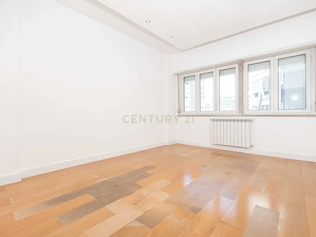Duplex em Estados Unidos Da America, Lisboa com Vista para a Cidade - Image 4
