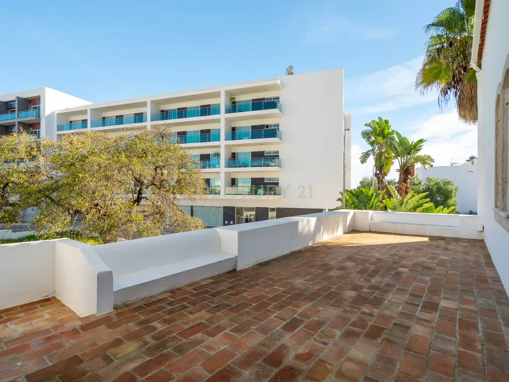 CASA PONTE VELHA – 2 CASAS TOTALMENTE RENOVADAS COM GRANDES JARDINS E VISTAS PANORÂMICAS - Image 9