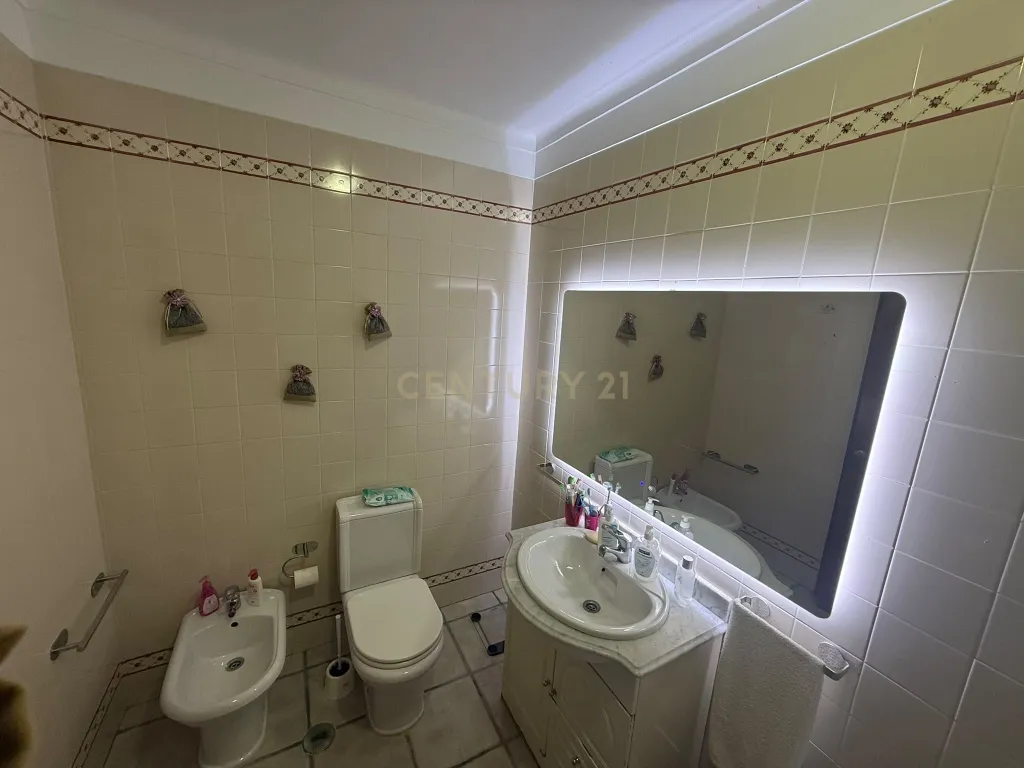 Apartamento T2 com possiblidade de T4, Entroncamento - Image 19
