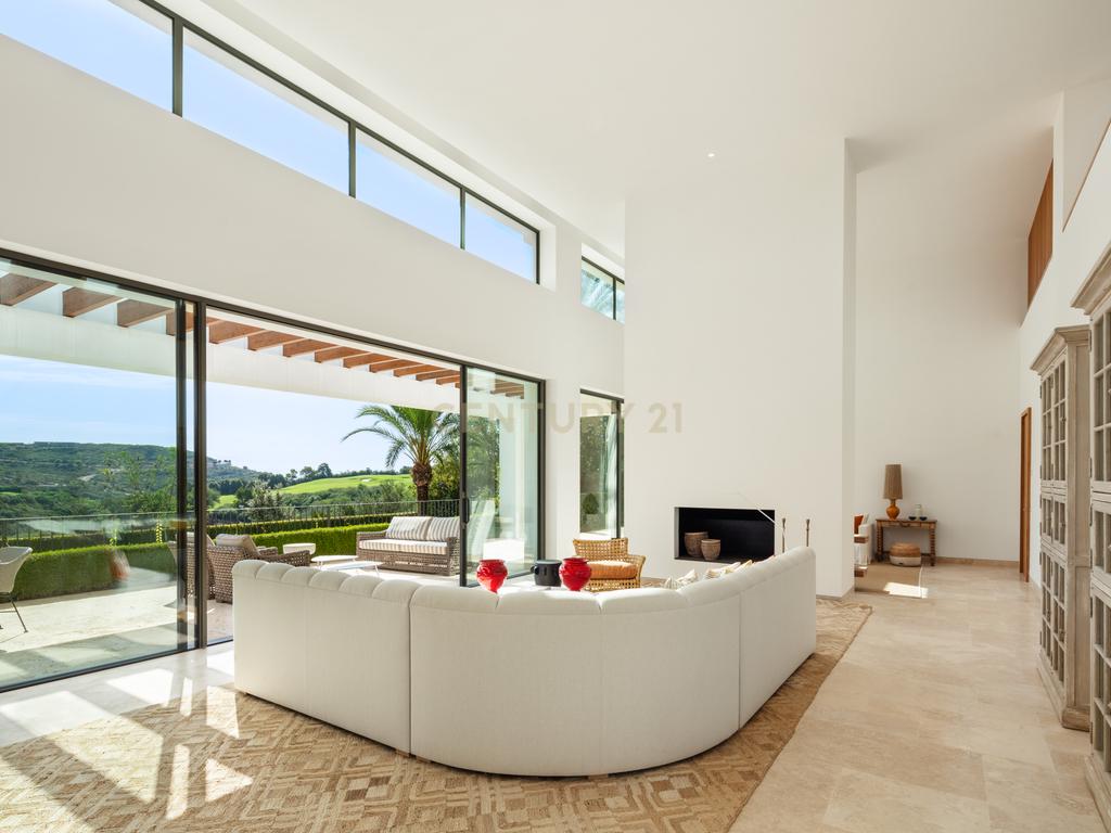Villa Green 10: Elegância Contemporânea e Luxo à Beira do Golfe na Finca Cortesin - Image 10