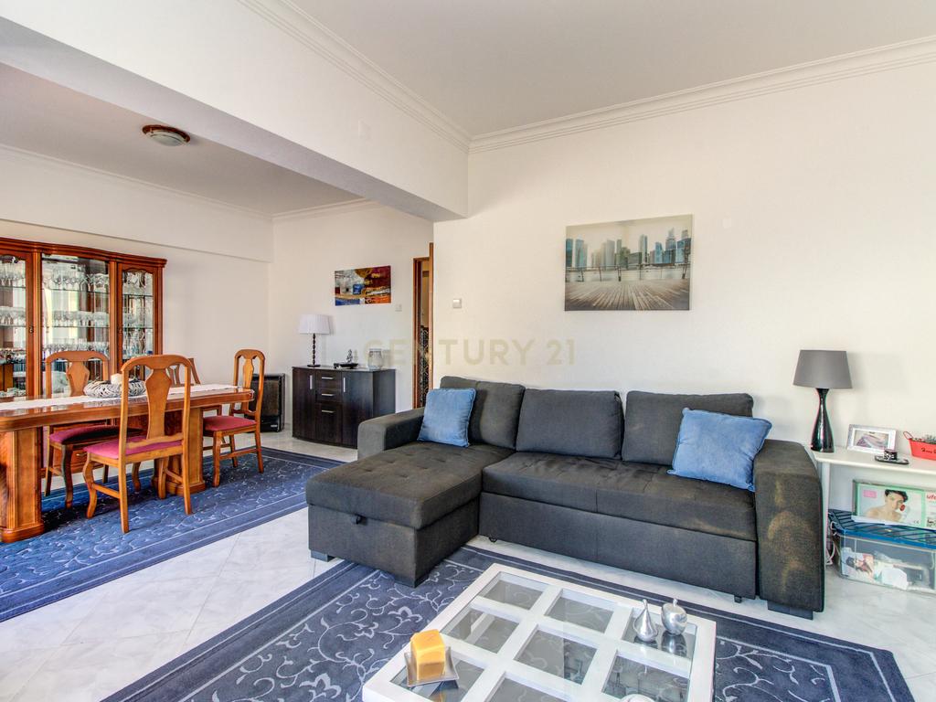 Apartamento T2 Monte Abraão  - Image 1