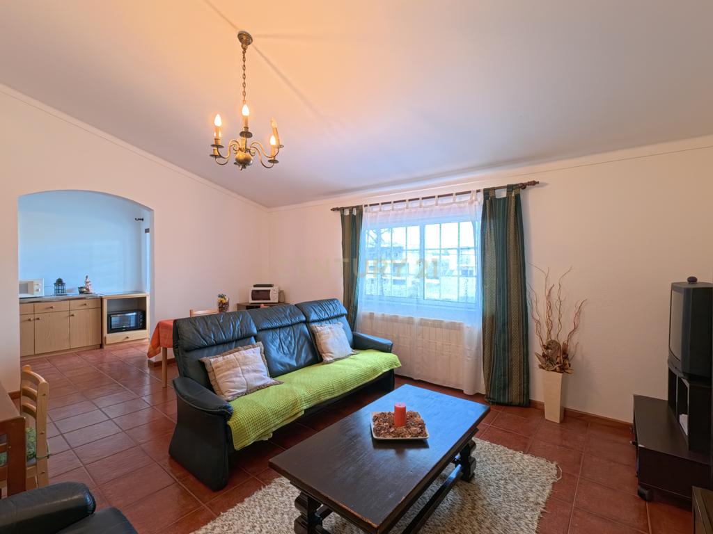 Moradia térrea T5 com 1600 m² de terreno em Fragosela - Viseu - Image 13
