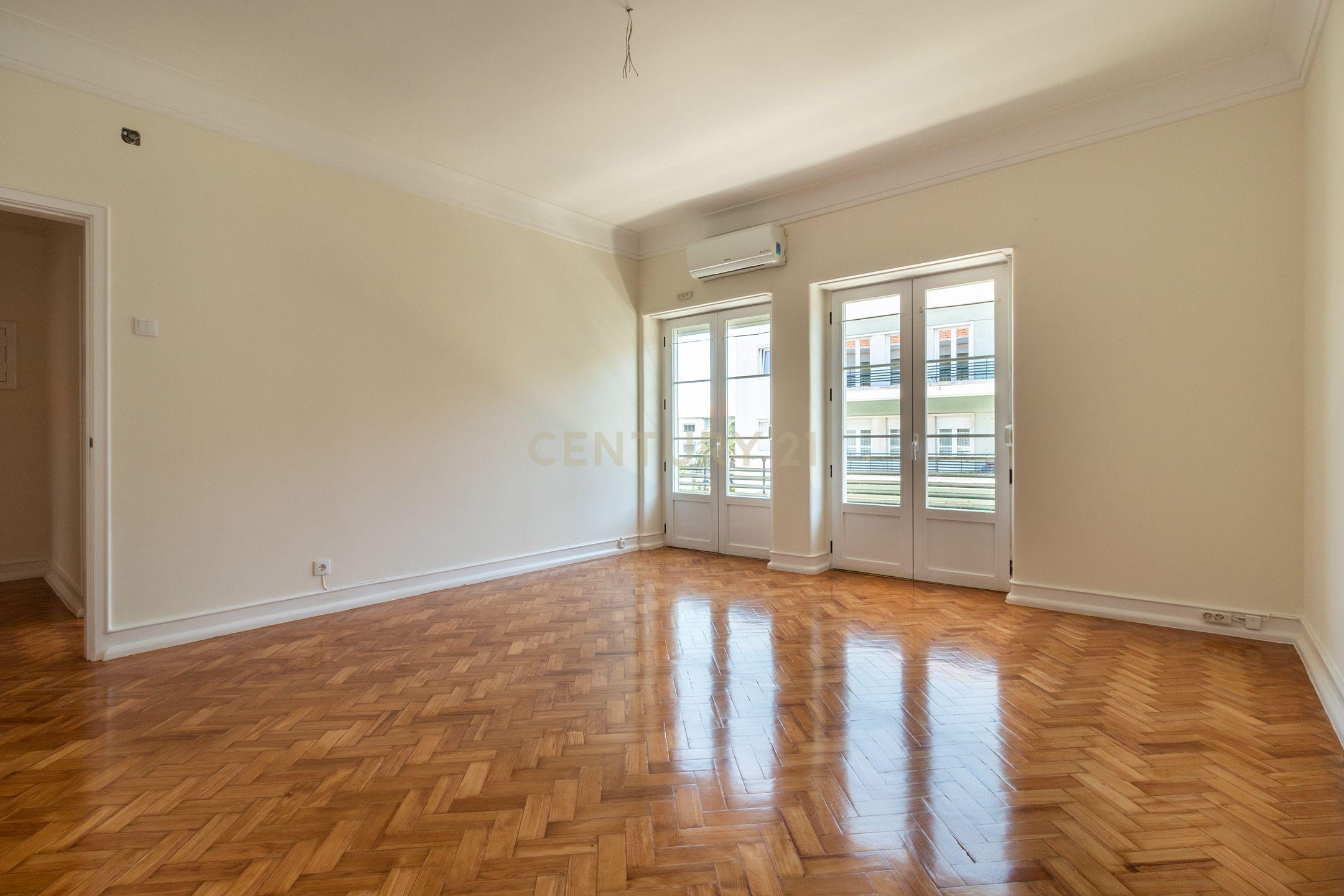Fotografia 4 de Apartamento T4 renovado, Bairro de São Miguel, Alvalade, Lisboa. Para Arrendar!