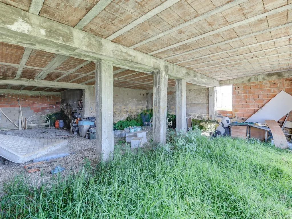 Moradia com Terreno Amplo e Vista Mar na Carvoeira - Image 43
