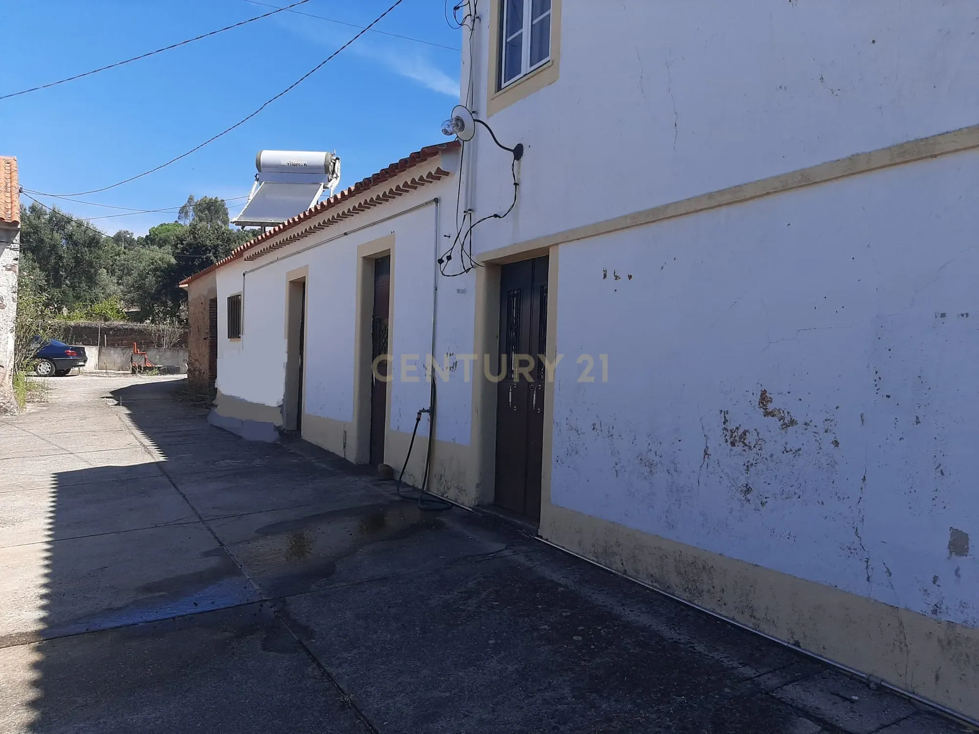 Quintinha com moradia de 10 assoalhadas e anexos, lote de 19.060m2, Mouriscas, Abrantes - Image 3