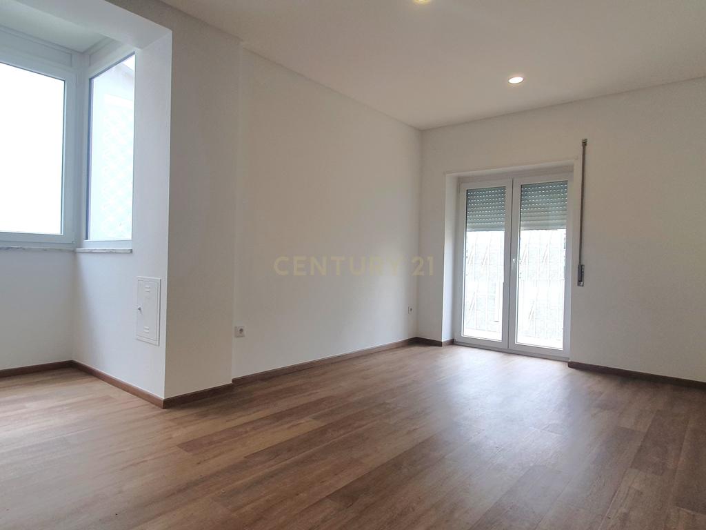 Apartamento T3+2 no Centro da Cidade - Image 2
