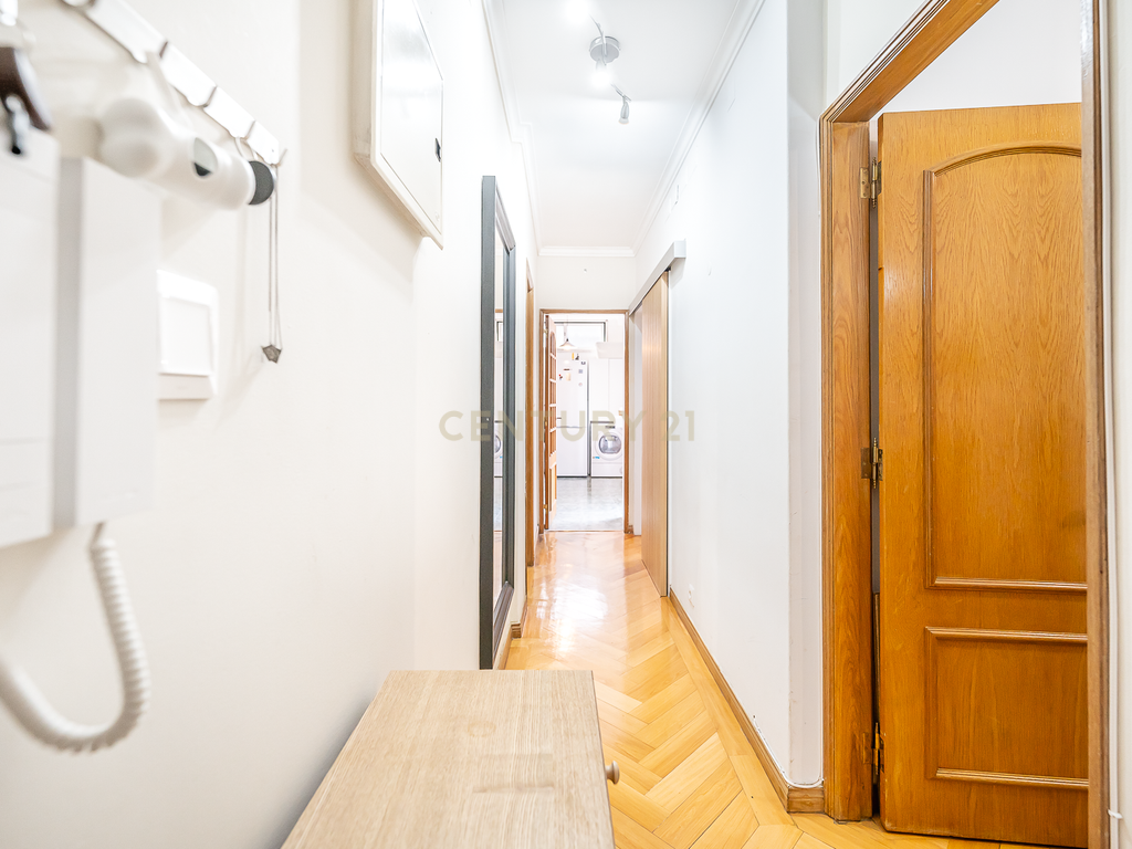 APARTAMENTO T2+1 COM TERRAÇO EM CAMPO DE OURIQUE - Image 2