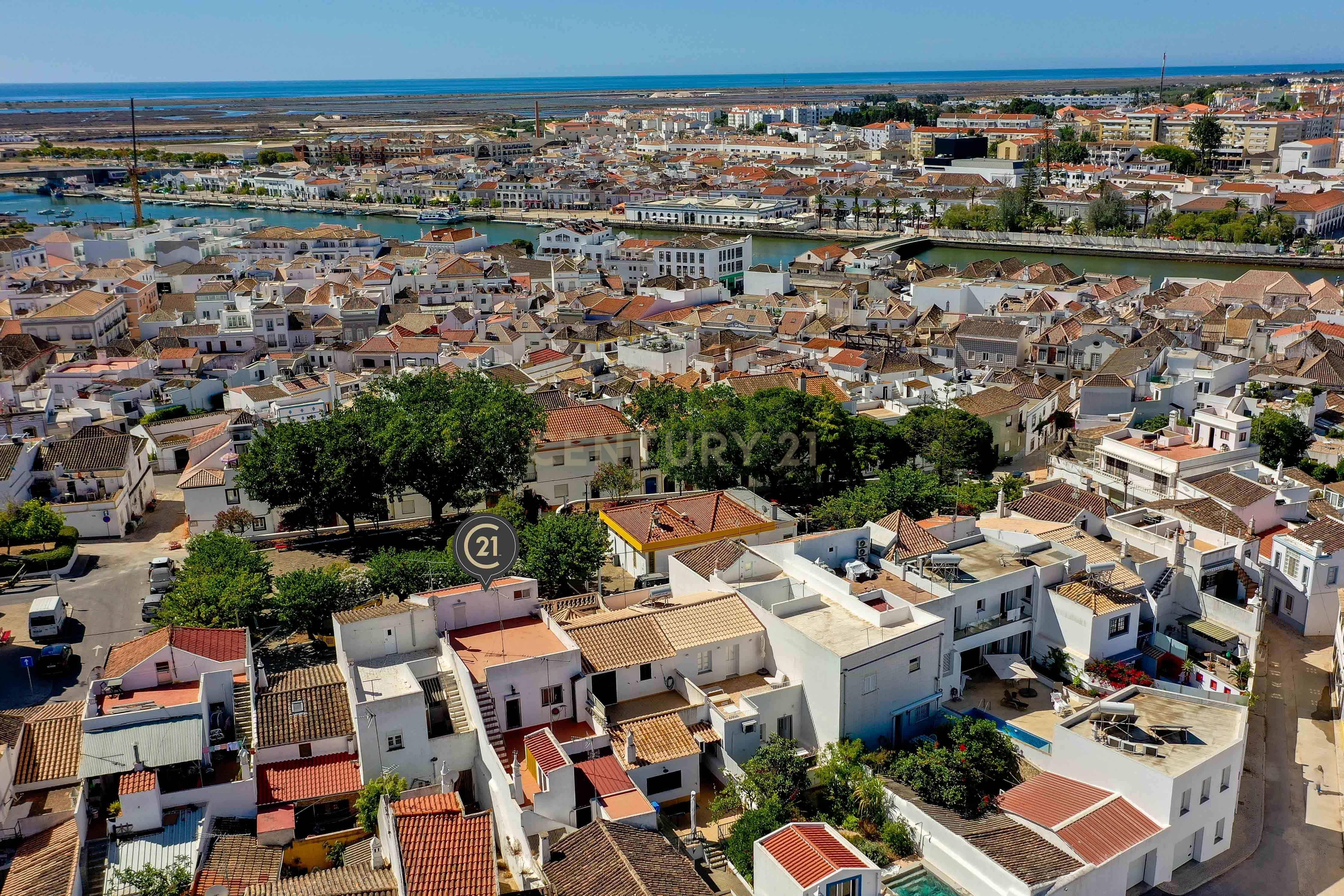 Moradia T3 com Espaço Comercial no Centro de Tavira – Largo de São Brás - Image 2
