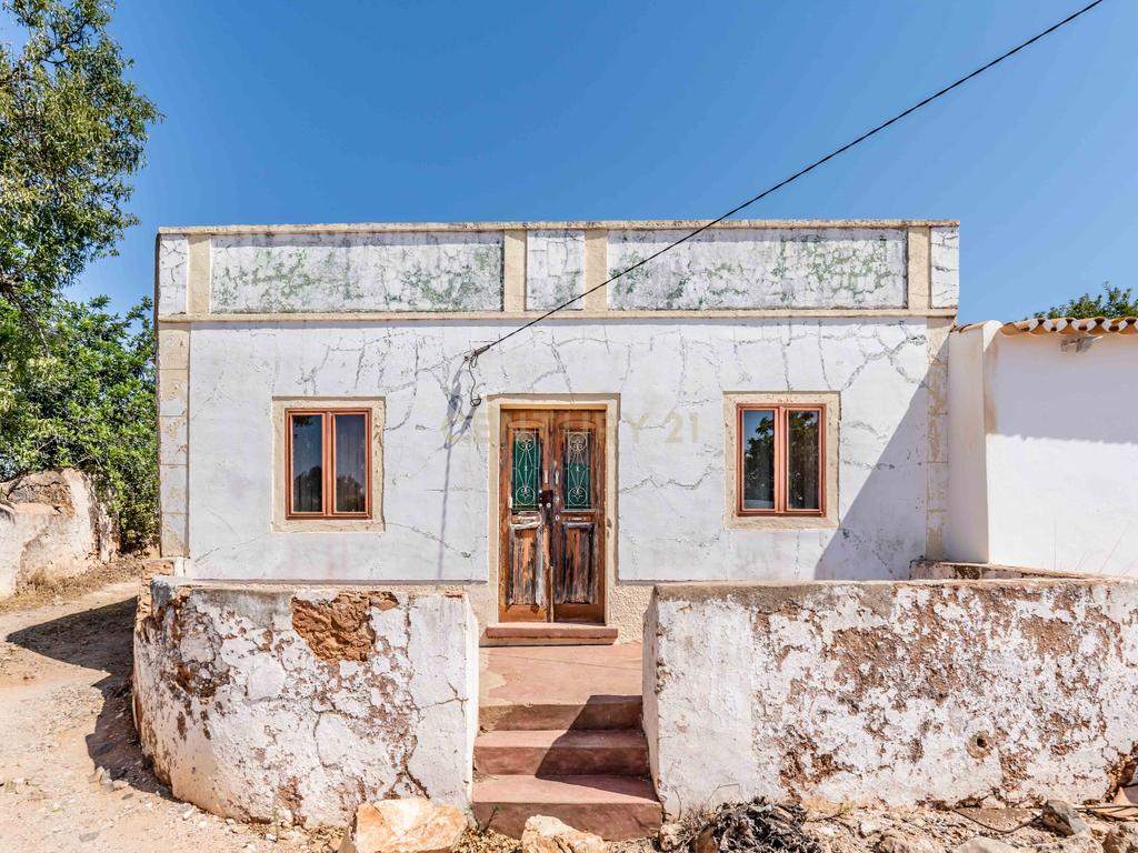 Quinta com moradia para reabilitação - Image 1
