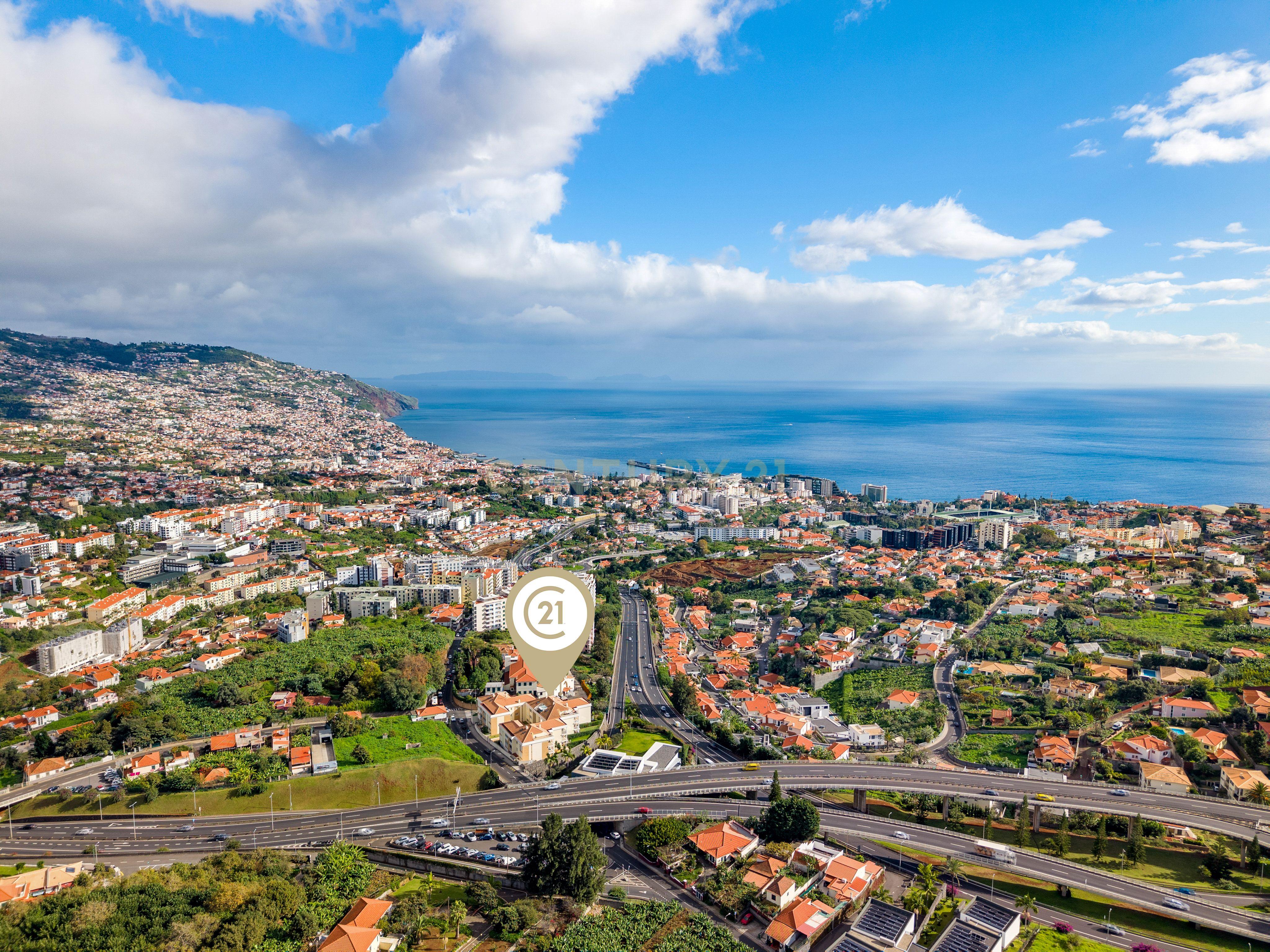 Apartamento T2 à Venda, com Jardim e Vista Mar - Pilar, Funchal - Image 2