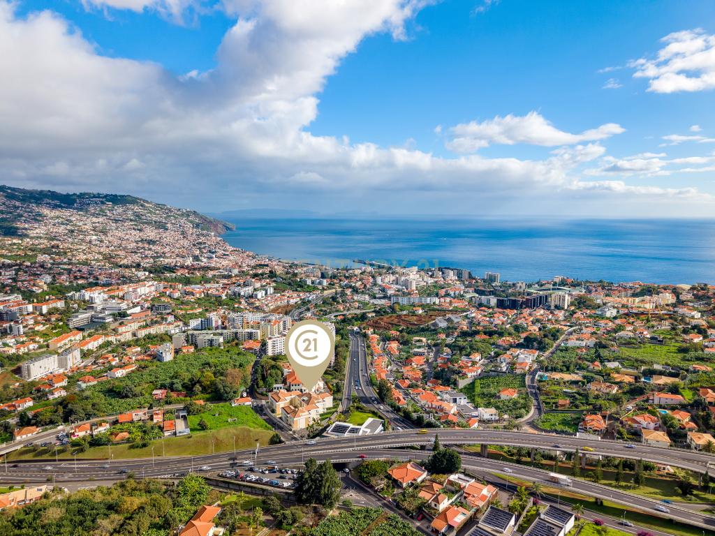 Apartamento T2 à Venda, com Jardim e Vista Mar - Pilar, Funchal - Image 2