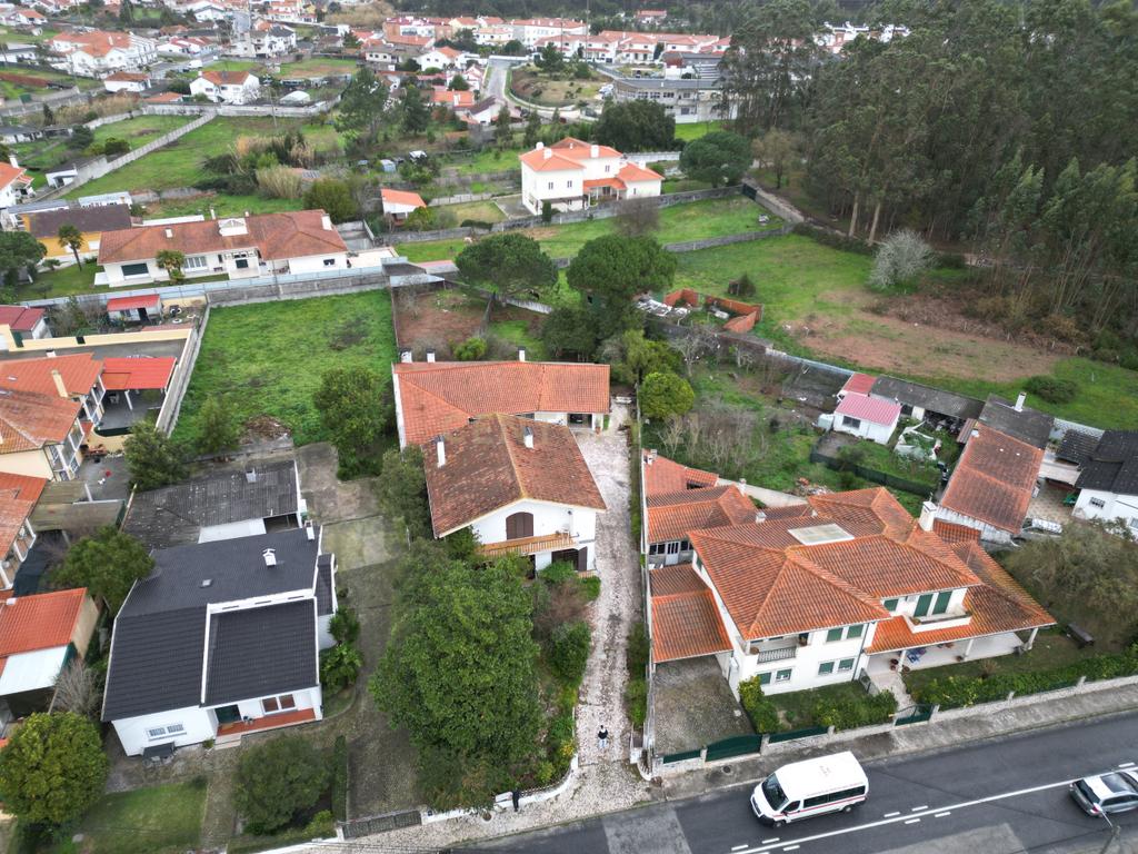 Moradia Espaçosa e Versátil na Marinha Grande - Image 2